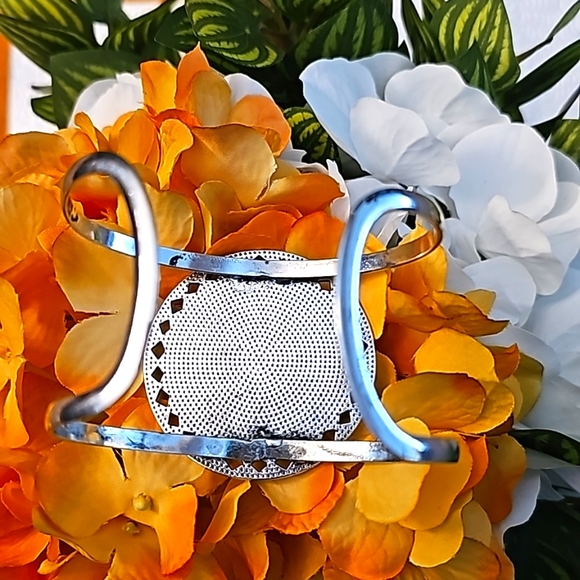 Cuff Bracelet - Picture 7 of 11